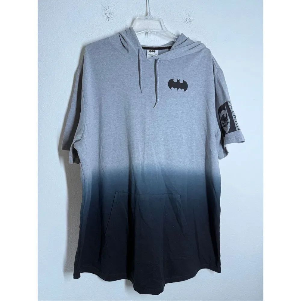 Batman Sz 2 XL Hooded T-Short Sleeve Grey The Dark Knight Cotton Blend